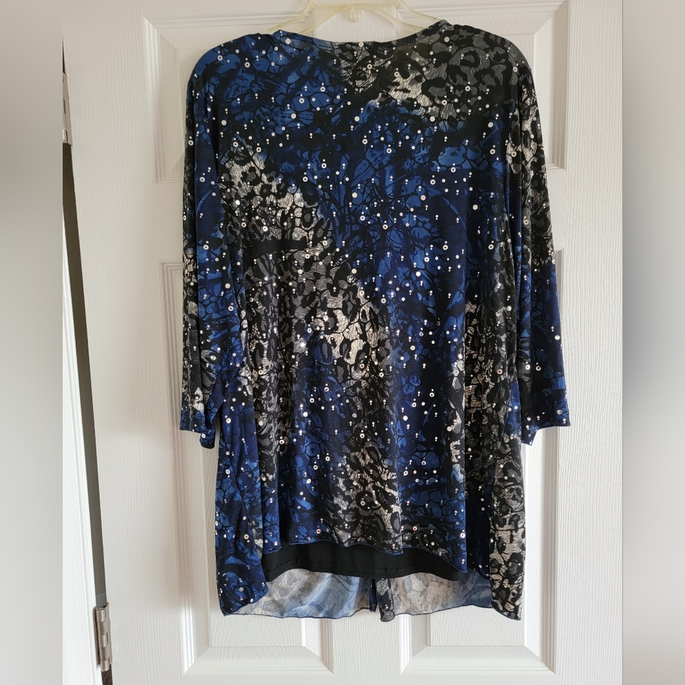 Essentials blouse - Picture 2 of 3